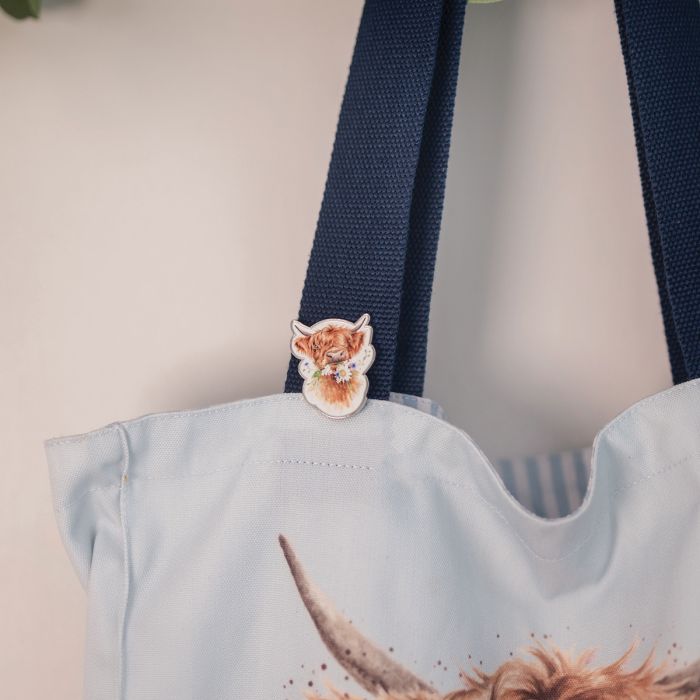 Wrendale ‘Daisy Coo’ Pin Badge