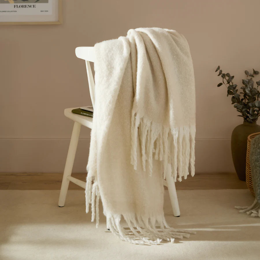 Furn Cozy Woven Tasselled Throw Ecru