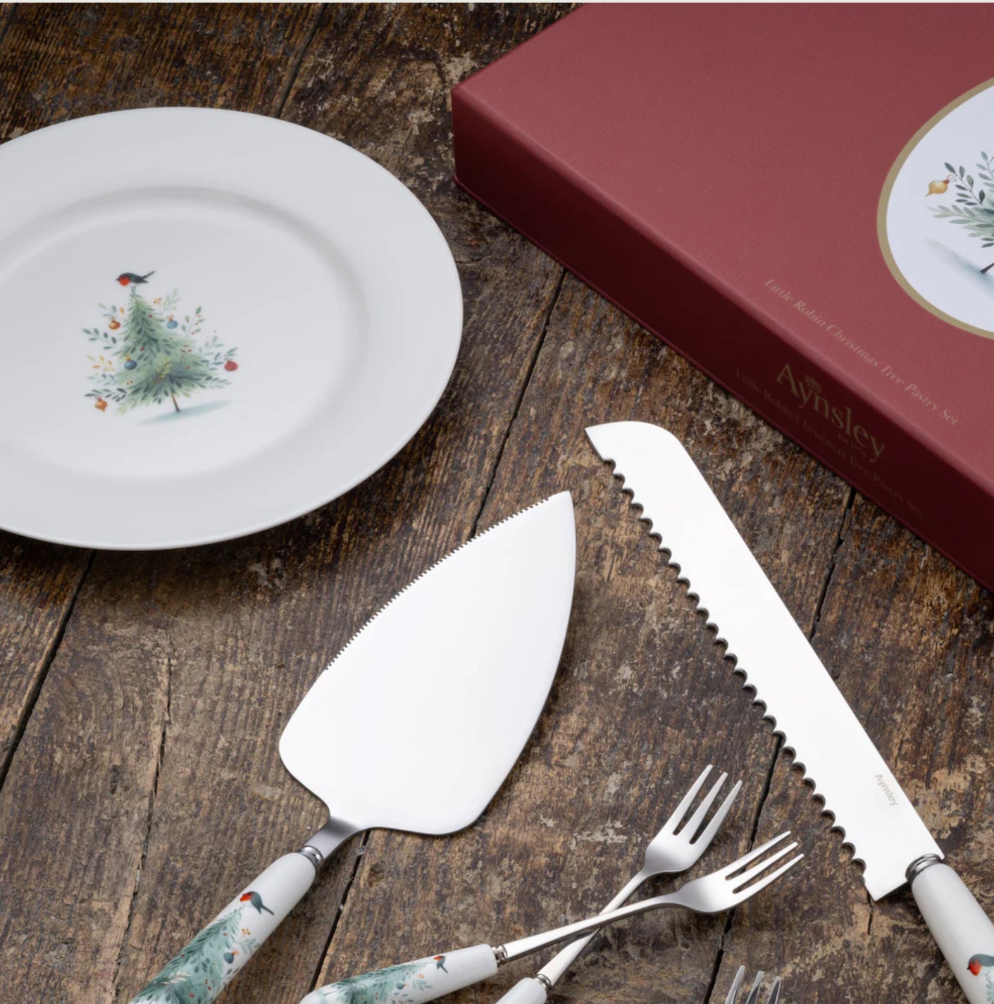 Aynsley Little Robin Christmas Tree Teaplates x4