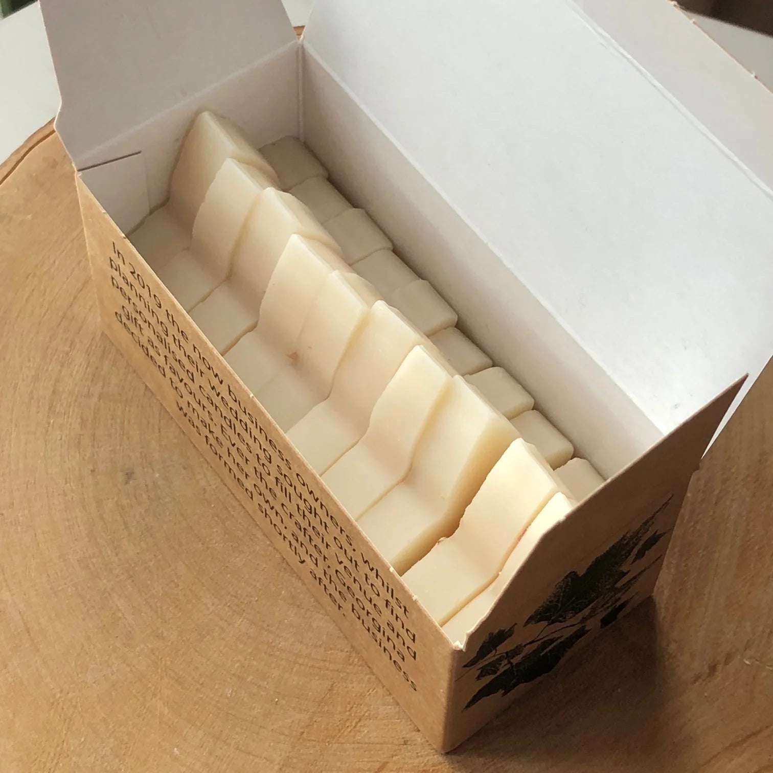 Ivy & Twine Rhubarb & Plum Noir Melts