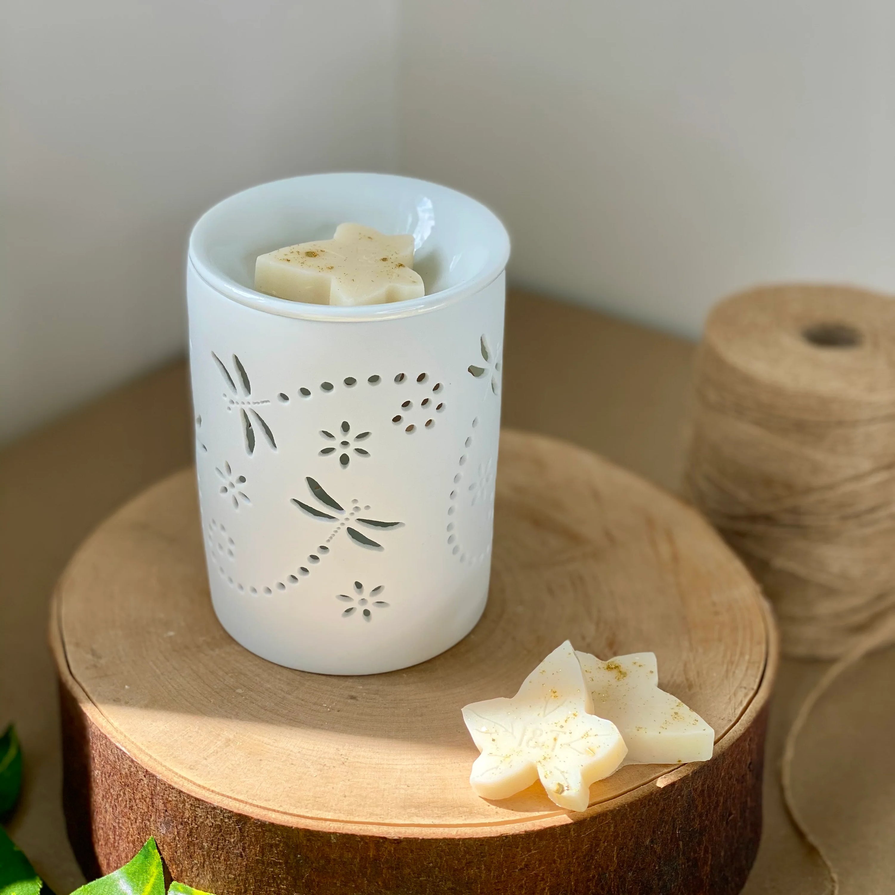 Ivy & Twine Ceramic Dragon Fly Wax Melter