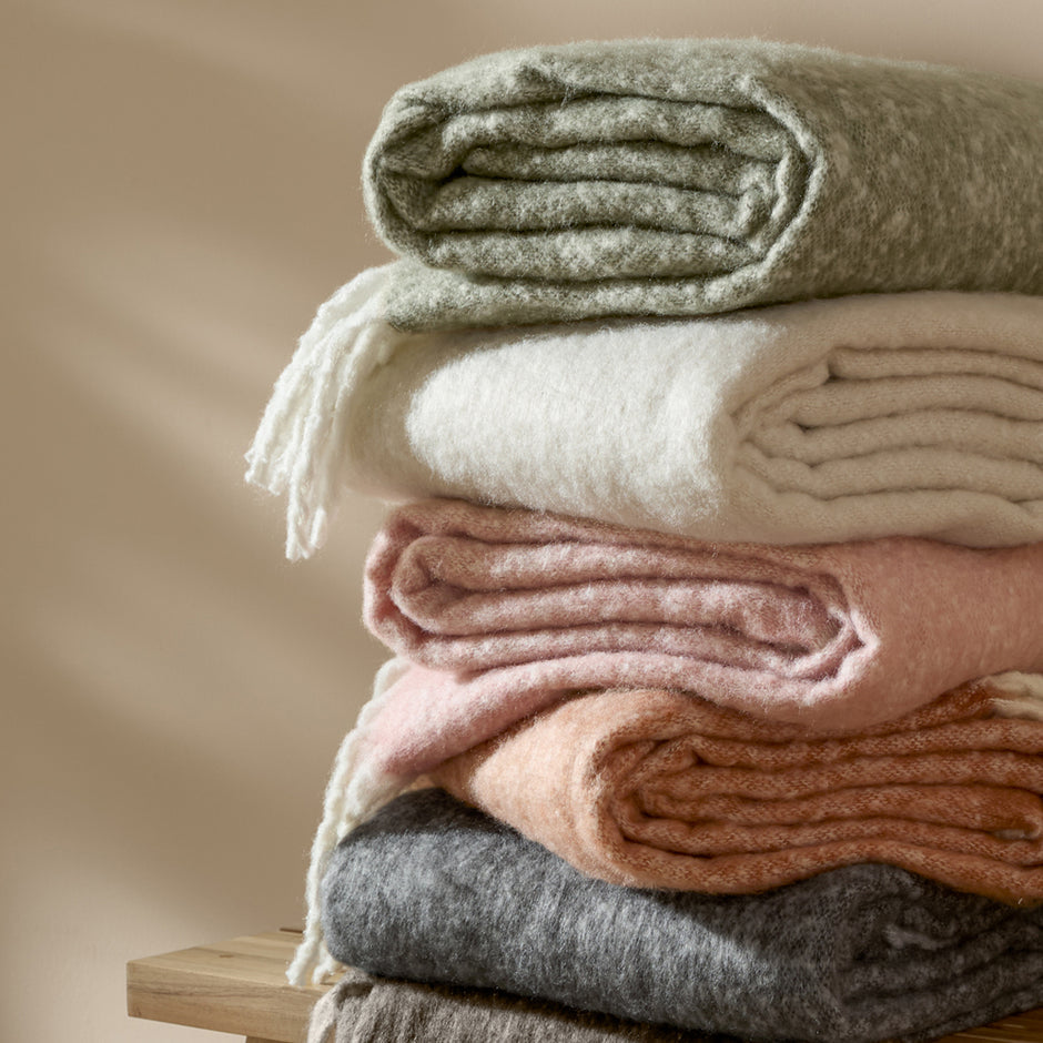 Furn Cozy Woven Tasselled Throw Ecru